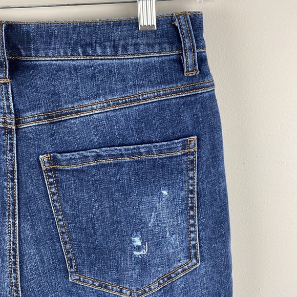 Cabi Womens Button Fly Destructed Straight Jeans Size 8 Distressed Denim - Picture 14 of 15